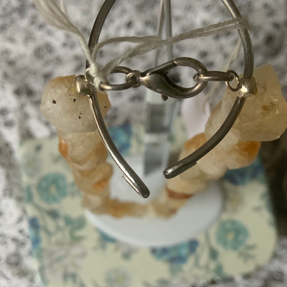 Elegant Gold-Toned Stone Necklace - Picture 2 of 6